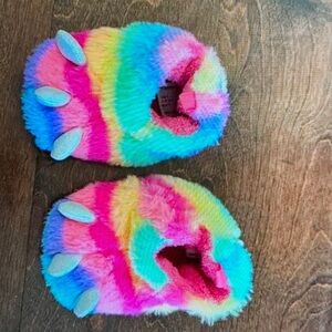 Wonder Nation Girls size 4 toddler monster slippers claws faux fur rainbow